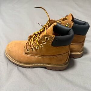 Timberland Waterproof Boots in wheat nubuck leather (toddlers US 11)